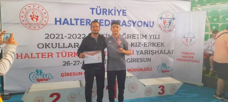 MERKEZ ATATÜRK ORTAOKULU ÖĞRENCİSİNDEN TÜRKİYE 3.LÜĞÜ