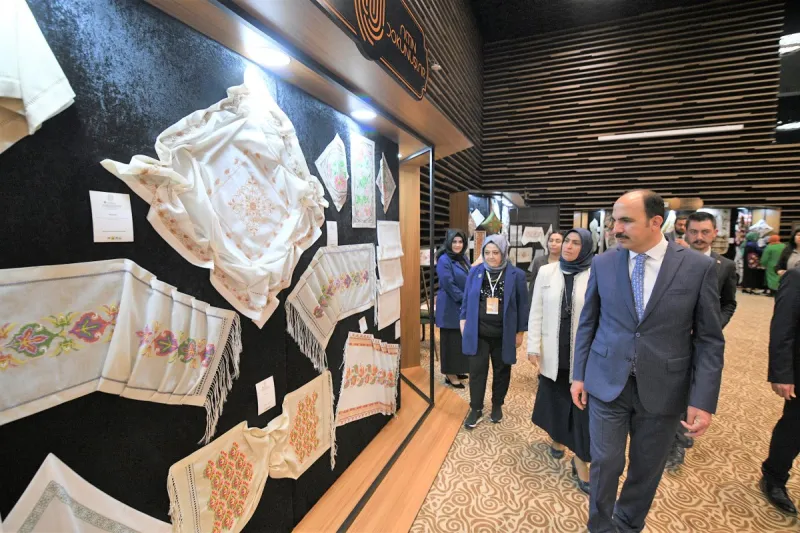 16. ALTIN DOKUNUŞLAR “TÜRK DÜNYASI” TEMASIYLA AÇILDI