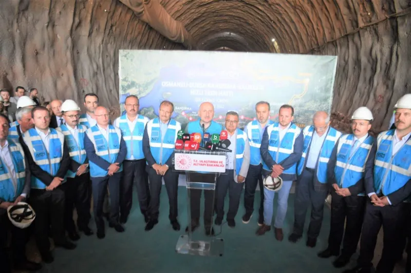 BAKAN ADİL KARAİSMAİLOĞLU, OSMANELİ-BURSA-BANDIRMA-BALIKESİR HIZLI TREN HATTI T04 TÜNELİ IŞIK GÖRME TÖRENİ’NE KATILDI