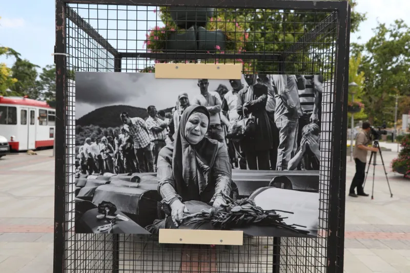 KONYA BÜYÜKŞEHİR SREBRENİTSA ŞEHİTLERİNİ ANMAK İÇİN FOTOĞRAF SERGİSİ AÇTI