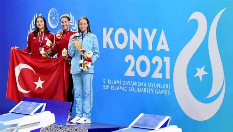 KADINLAR YÜZMEDE OYUNLAR REKORU