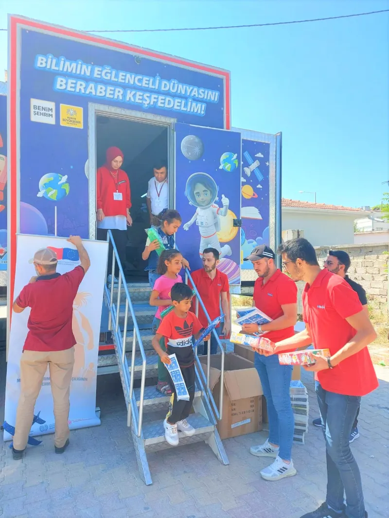 BİLİM TIRI ÇOCUKLARLA BULUŞTU