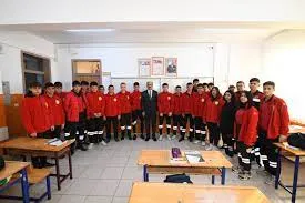BAŞKAN ALTAY 2023’ÜN İLK ZİYARETİNİ LİSE ÖĞRENCİLERİNE YAPTI