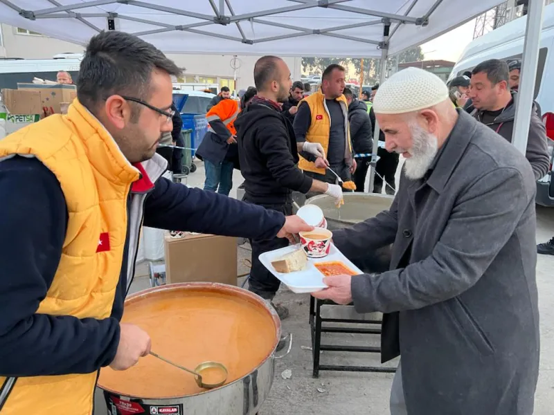 BAŞKAN KAVUŞ; “HATAY’I AYAĞA KALDIRANA KADAR BURADAYIZ”