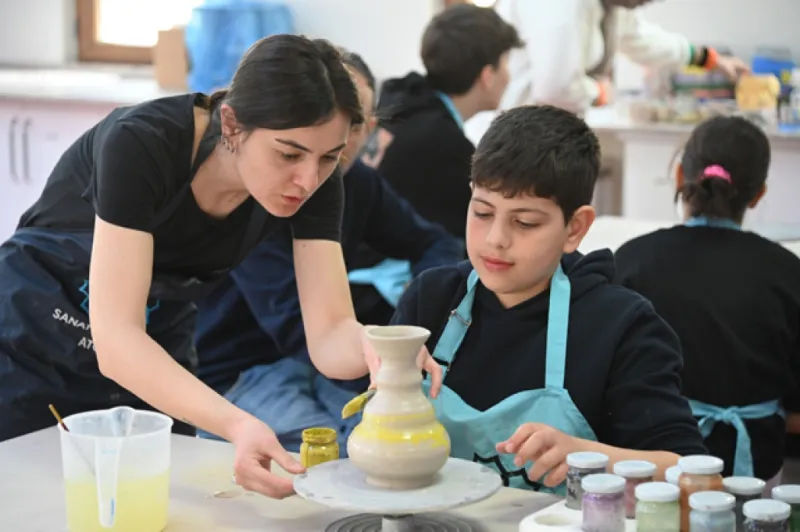 DEPREMZEDE AİLELER SİLLE’Yİ VE SANAT TASARIM ATÖLYESİNİ ZİYARET ETTİ