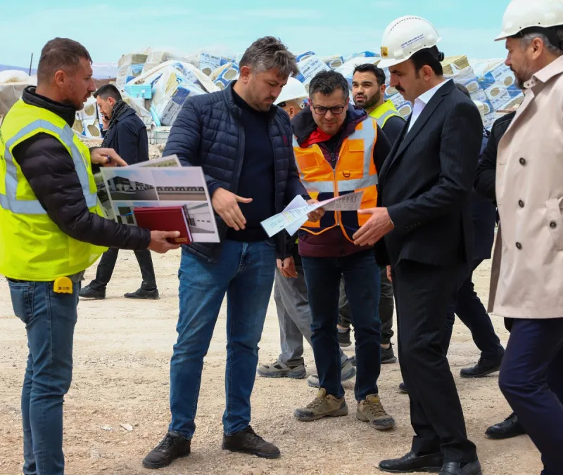 2.690 DÜKKAN VE 134 TİCARİ ALANLA ADETA BİR ŞEHİR İNŞA EDİLİYOR