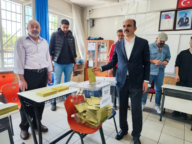 BAŞKAN ALTAY CUMHURBAŞKANLIĞI SEÇİMİ İÇİN OYUNU 2294 NOLU SANDIKTA KULLANDI