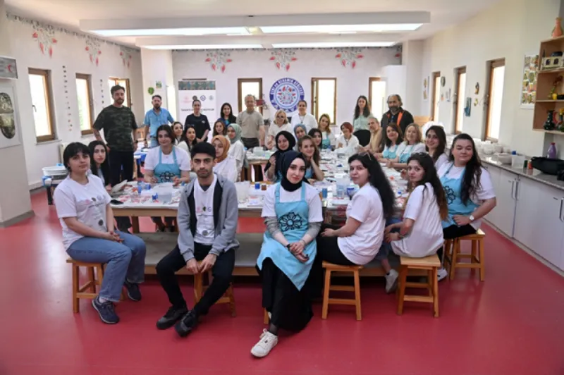 "SANATA DÖNÜŞEN MOTİFLER" PROJESİ İLE TÜRK KÜLTÜREL MİRASI GELECEĞE TAŞINIYOR