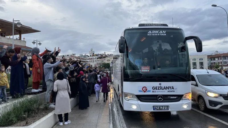 BAŞKAN ALTAY TÜRKİYE’NİN İLK HAC KAFİLESİNİ UĞURLADI