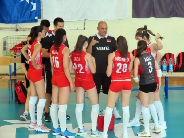 21 Yaş Altı Kadın Voleybol Milli Takımı, Karadağ'ı 3-1 mağlup etti