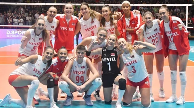 A Milli Kadın Voleybol Takımı Yunanistan'a set vermedi