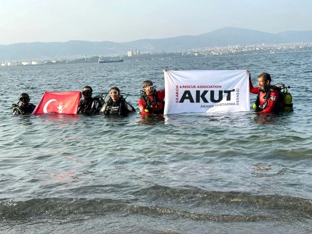 AKUT Ekipleri 17 Ağustos Depreminin 24. Yıl Dönümünde Gölcük'te Dalış Yaptı
