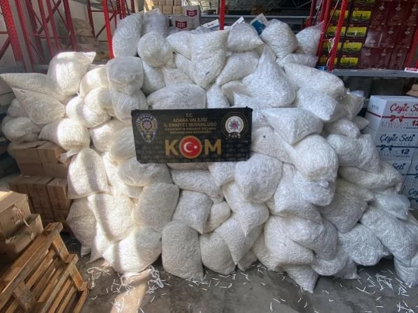 Adanada Gümrük Kaçağı 25 Milyon Makaron Ele Geçirildi