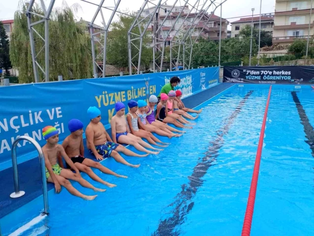 Akçakoca'da Portatif Yüzme Havuzu Açıldı