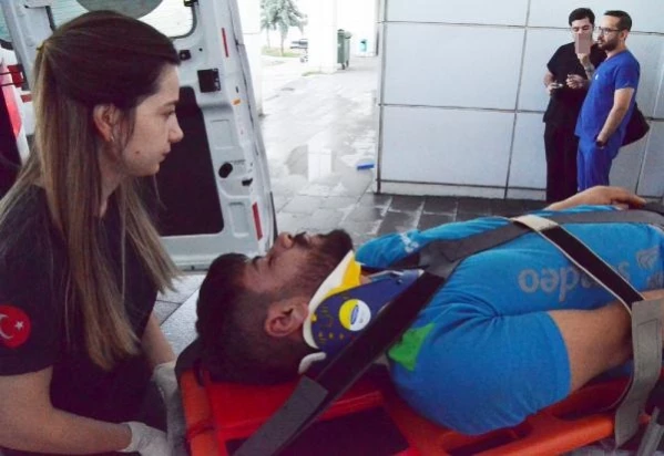 Aksaray'da Midibüs ile Minibüs Çarpıştı: 13 Yaralı