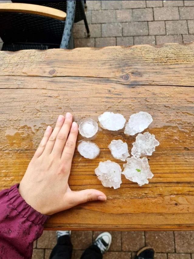 Almanya'da dolu, İsviçre'de kar yağışı
