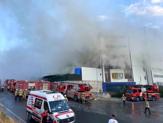 Arnavutköy'de Cam Üretim Fabrikasında Büyük Yangın