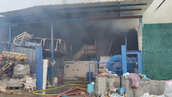 Arnavutköy'deki Cam Üretim Fabrikasında Yangın Çıktı
