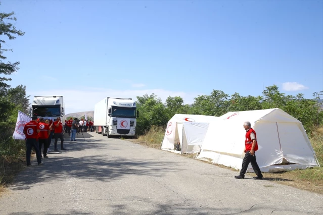 Azerbaycan Kızılayı, Karabağ'daki Ermenilere yardım gönderiyor