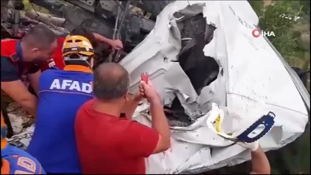 Bilecik'te hammadde yüklü kamyon devrildi: 1 kişi yaralandı