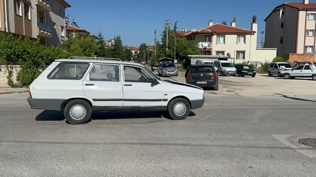 Bolvadin'de Otomobil Çarpışması: 3 Yaralı