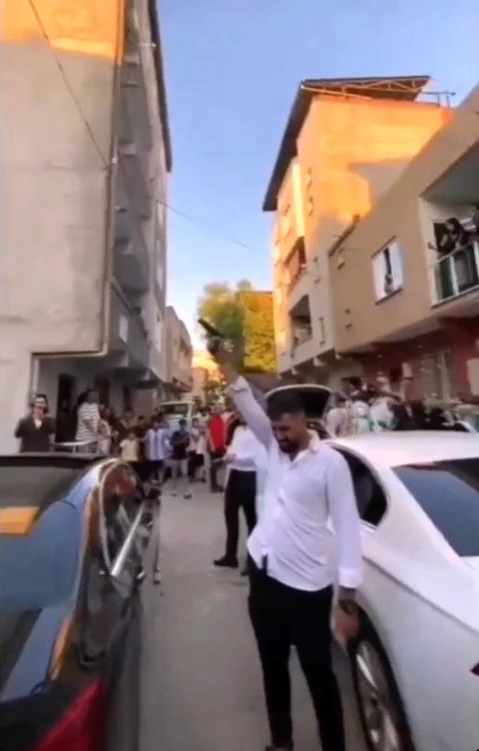Bursa'da düğün konvoyunda silahla havaya ateş açıldı