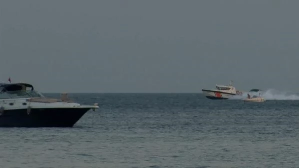 Büyükçekmece'de Tekneden Atlayan Çift Denizde Kayboldu