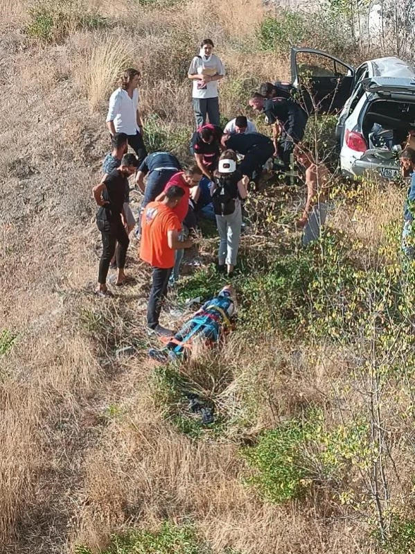 Çankırı'da Otomobil Şarampole Yuvarlandı: 7 Yaralı