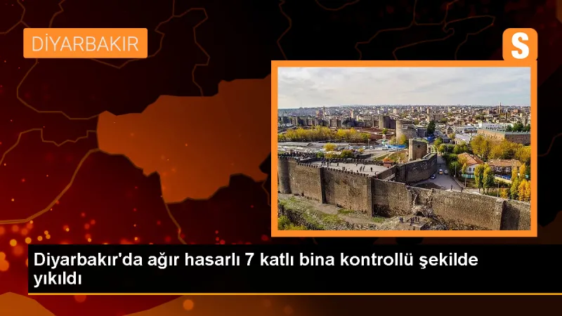 Diyarbakır'da depremden etkilenen bina kontrollü yıkıldı