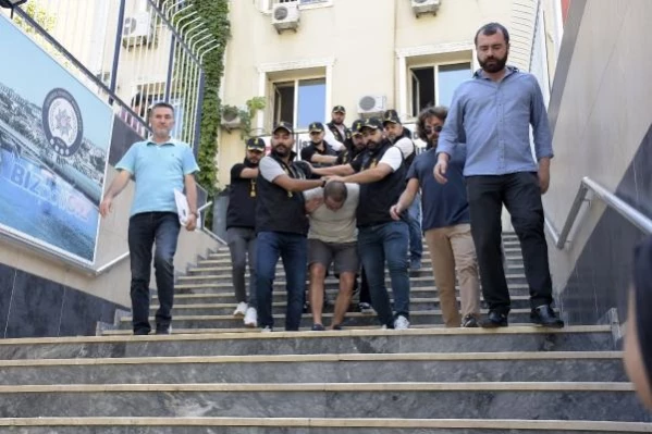 Esenyurt'ta Tekel Bayisinde İki Kişi Öldürüldü, Şüpheliler Yakalandı