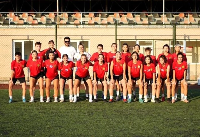 Eskişehirspor Kadın Futbol Takımı, yeni sezon hazırlıklarına başladı
