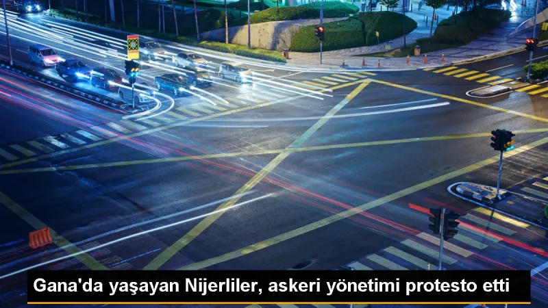 Gana'da Nijer vatandaşları askeri yönetimi protesto etti