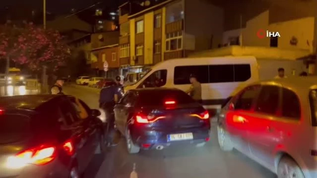 Gaziosmanpaşa'da 'dur' ihtarına uymayan sürücü kaza yaptı