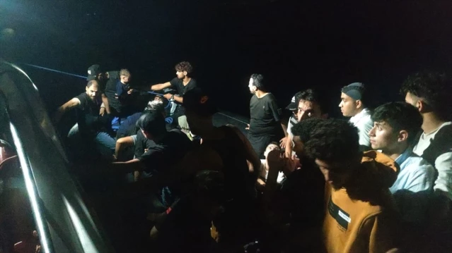 İzmir'de 57 düzensiz göçmen yakalandı