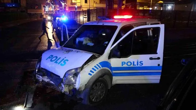 İzmit'te polis aracı ile otomobil çarpıştı: 1'i polis 2 kişi yaralandı