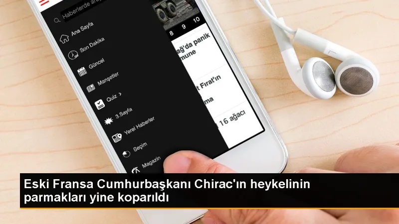 Jacques Chirac'ın Heykeli Üçüncü Kez Tahrip Edildi