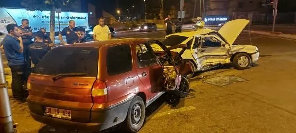 KAYSERİ'de Otomobiller Çarpıştı: 5 Yaralı