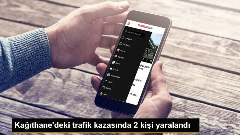 Kağıthane'de Otomobil Hafriyat Kamyonuna Çarptı: 2 Yaralı
