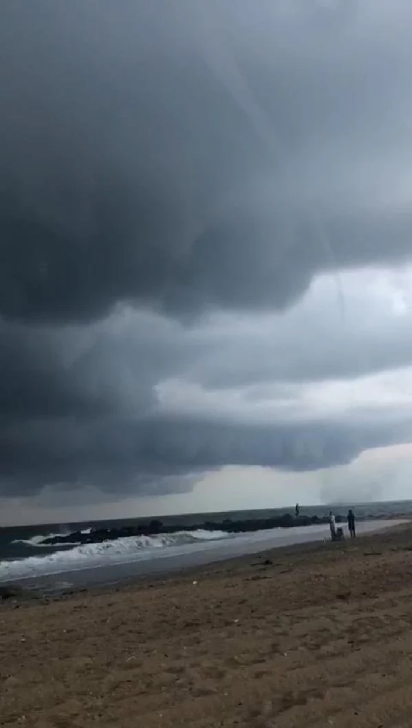 Karaburun Sahili'nde Hortum Oluştu - Son Dakika