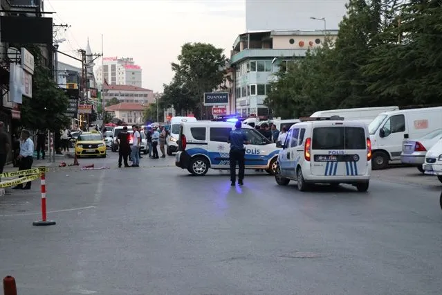 Kayseri'de Kıraathaneye Silahlı Saldırı: 1 Polis, 2 Kişi Yaralandı