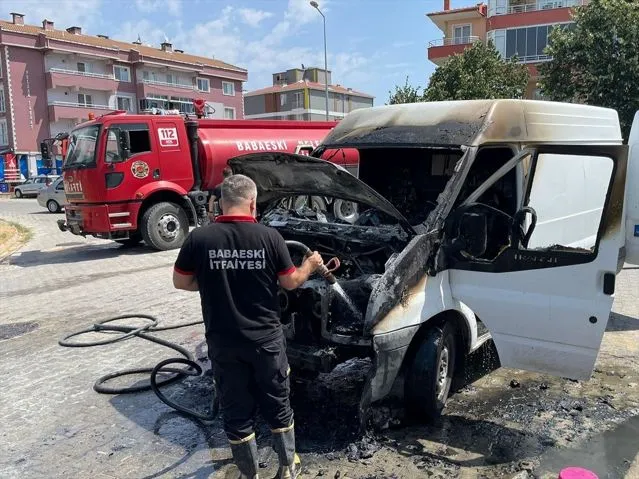 Kırklareli'nde park halindeki panelvan yandı