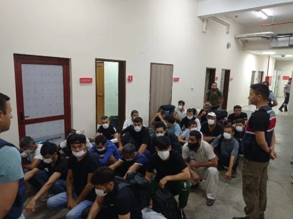 Kocaeli'de Kaçak Göçmen Operasyonu: 24 Göçmen Sınır Dışı Edildi