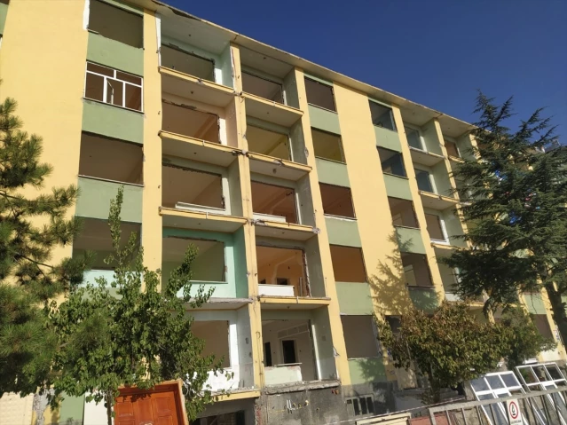 Konya'da İnşaat İşçisi Düştü, Ağır Yaralandı