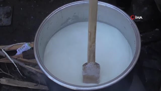 Konya'da ev hanımlarını yöresel tarhana telaşı sardı