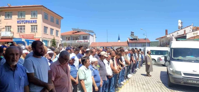 Kütahya'da trafik kazasında hayatını kaybeden işçi toprağa verildi