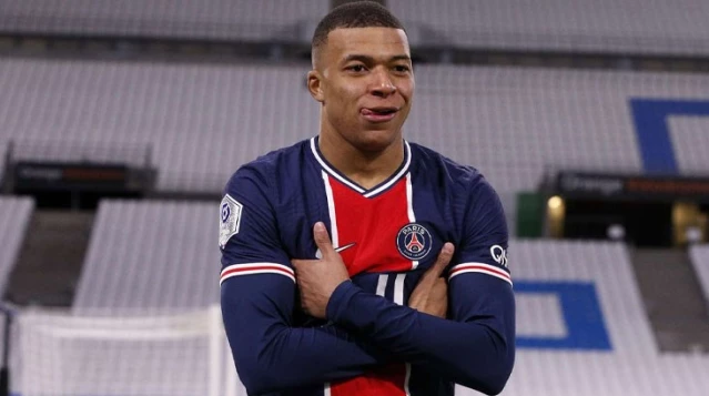Kylian Mbappe Paris Saint-Germain'e geri alındı