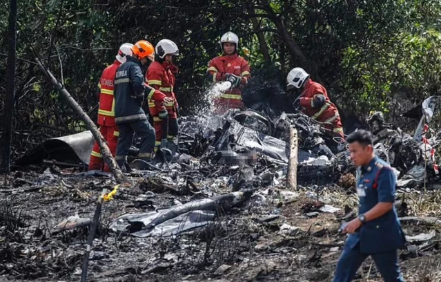 Malezya'da özel jet düşerek patladı: En az dokuz kişi öldü