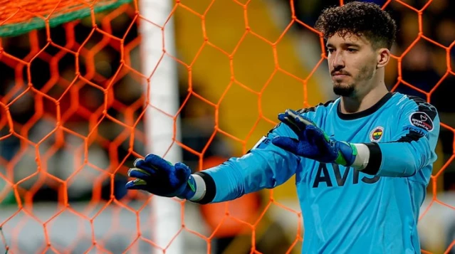 Manchester United, Altay Bayındır'a resmi teklif yaptı