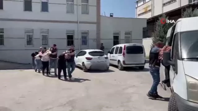 Markette uyuşturucu satan baba oğul tutuklandı