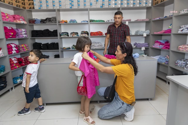 Mersin Büyükşehir Belediyesi Kıyafet Evi Projesi'ni Silifke'de açtı